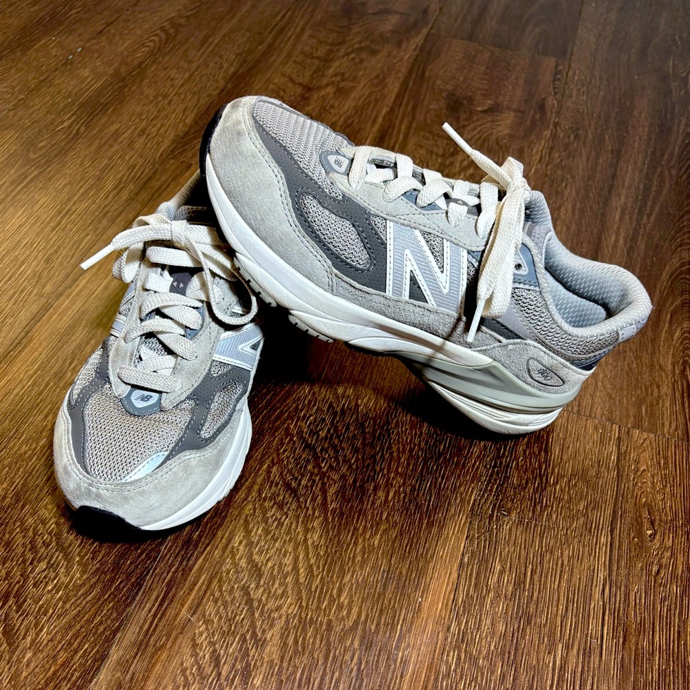 New Balance 990v6 Boys Size 4 Wide Grey Suede Made in USA Athletic Casual Shoes